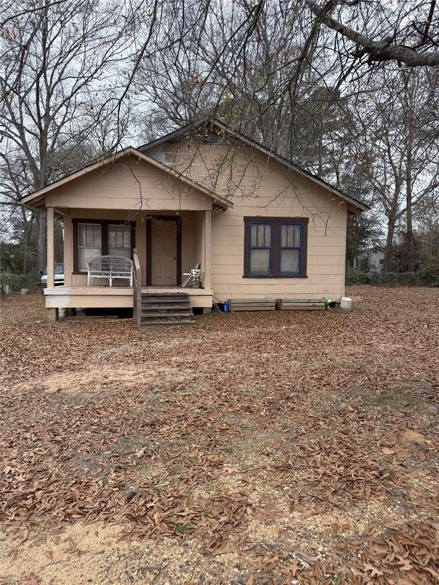 This charming home presents a great opportunity for homeowners of investors alike. With a solid structure and functional layout, this property needs some TLC or personalize, offering long-term value and potential. This home sale is AS IS purchase and will only go Cash or Conventional Loan. Don't miss out on this opportunity! Schedule a showing today with a realtor.