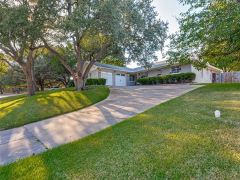 1912 Dakar Road E Fort Worth TX 76116