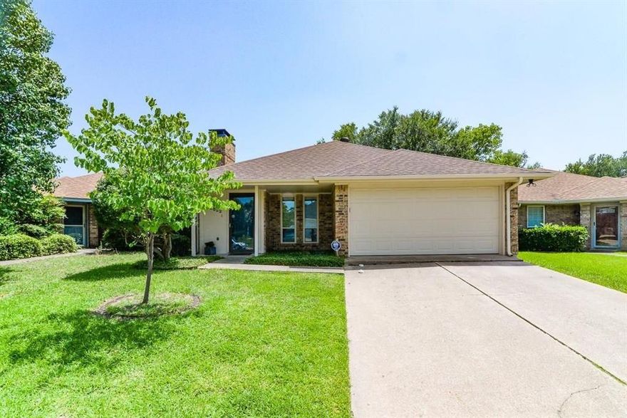 Charming Home with Modern Updates!
Step into this beautiful and inviting home featuring a spacious living area with a cozy wood-burning fireplace — perfect for relaxing evenings. Recent upgrades include high-efficiency windows, stylish laminate flooring, granite countertops, and professional landscaping that enhances curb appeal.

This home perfectly combines comfort, efficiency, and style.
A must-see! Call today to schedule your private viewing!-case by case. No smoking inside the property. Rental ins. required.