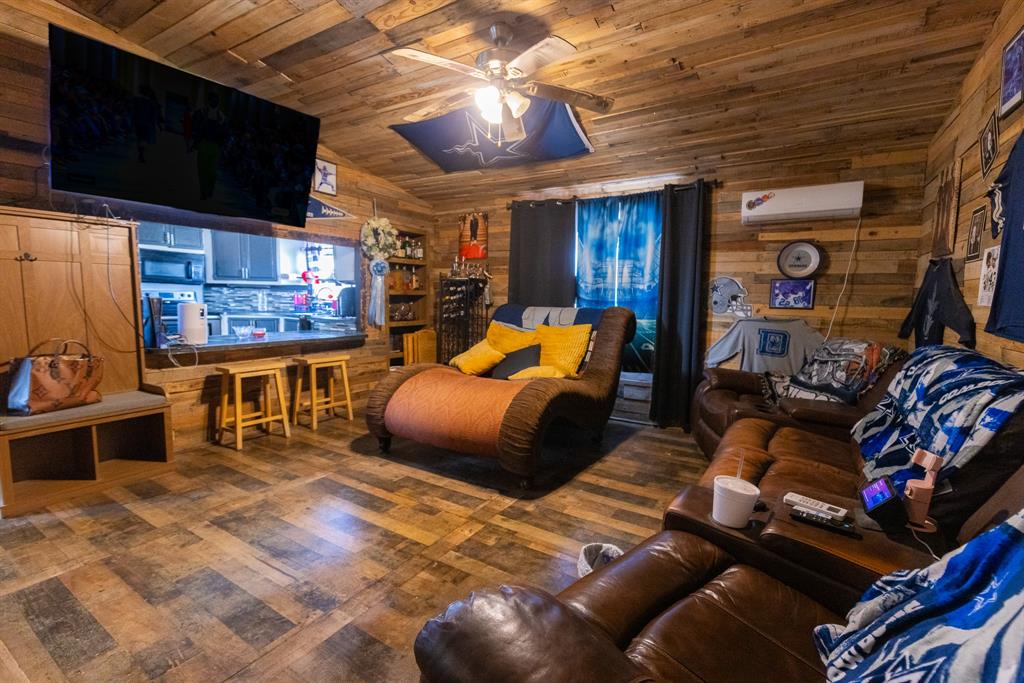 Lone Acres - Residential