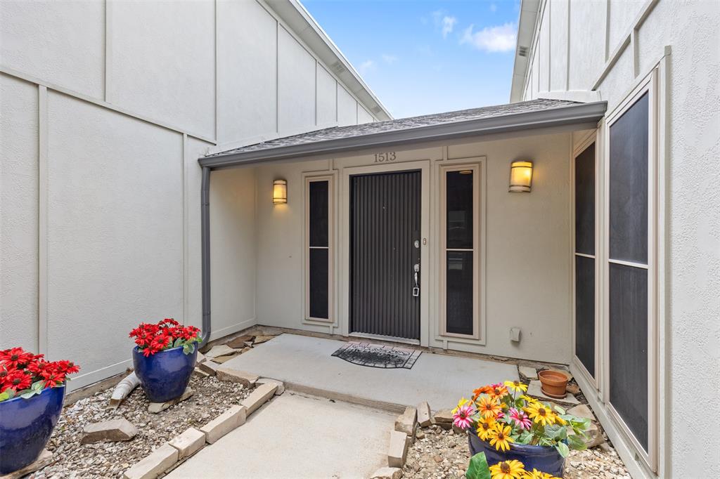 1513 Elk Grove Drive