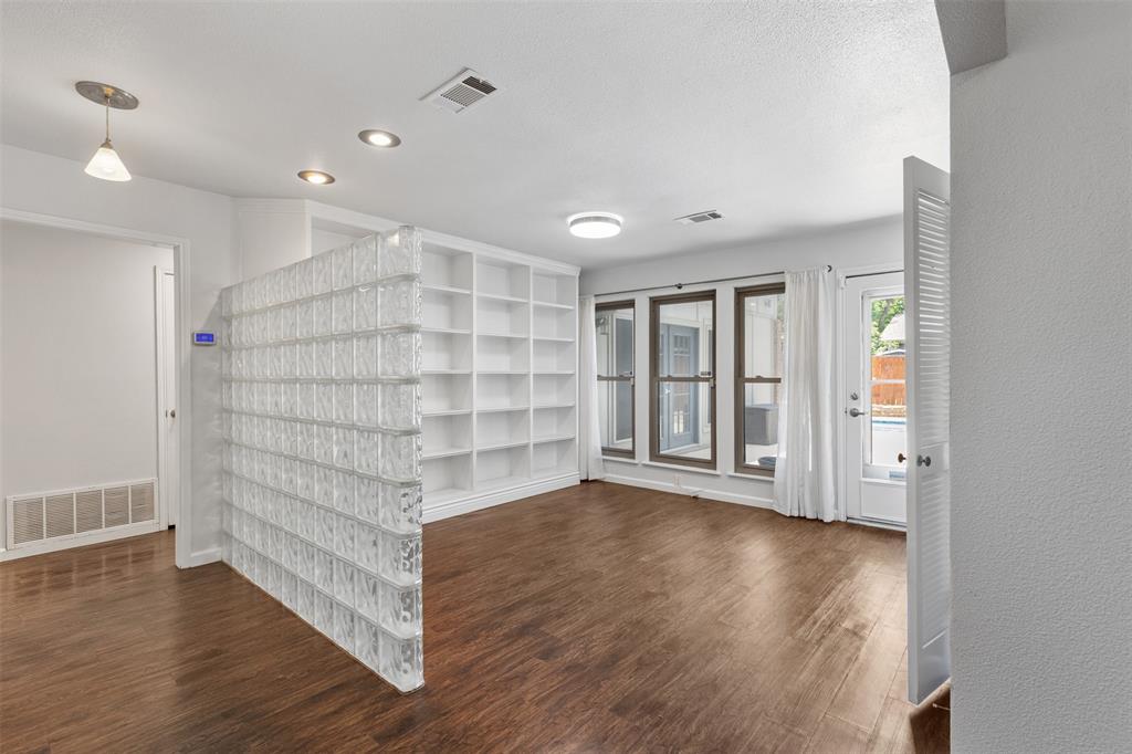 1513 Elk Grove Drive