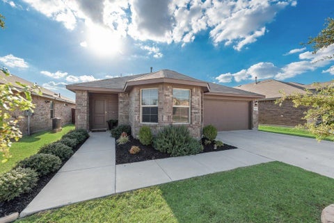 Photo of 16705 Porterfield Lane, Justin, TX 76247 (MLS # 21422454)