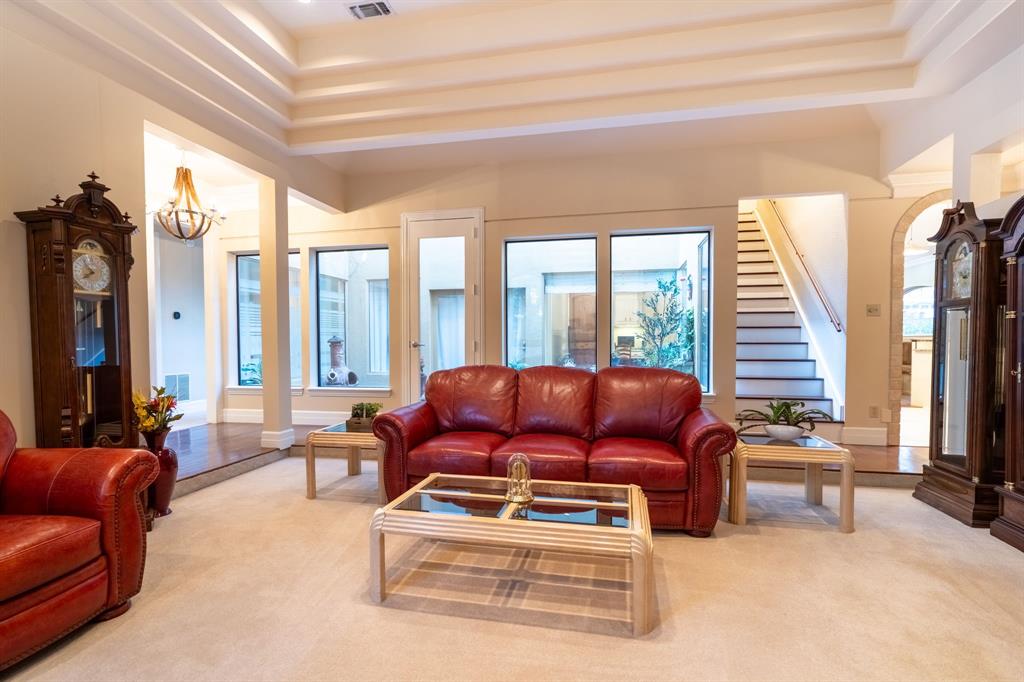 1450 Meandering Way