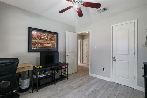 Tiny photo for 5009 Fairmount Drive, Arlington, TX 76017 (MLS # 21099290)