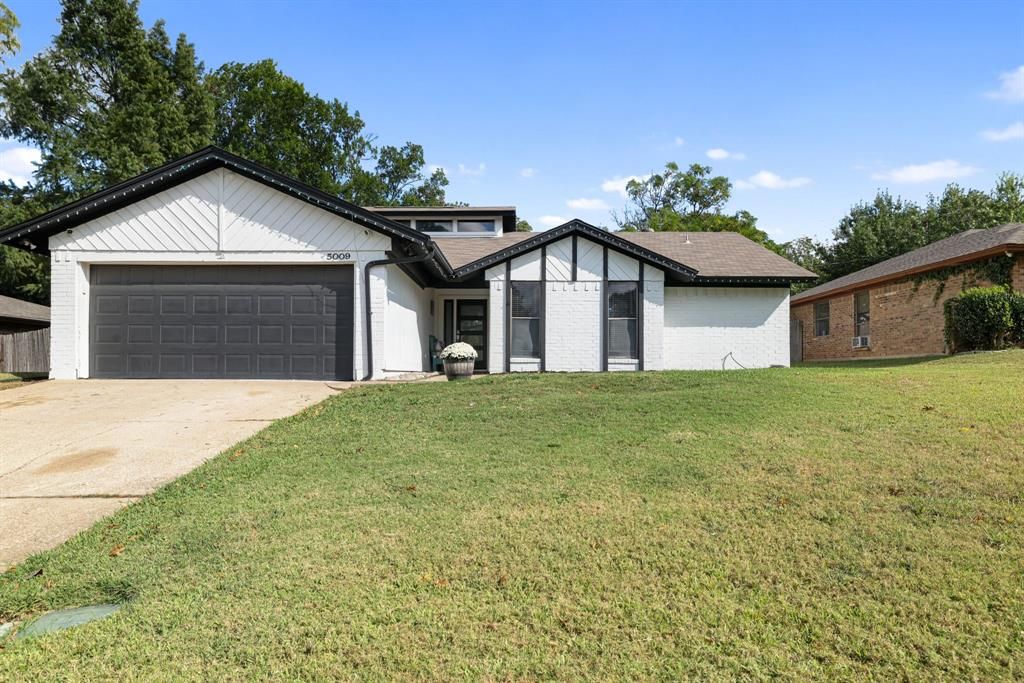 Photo for 5009 Fairmount Drive, Arlington, TX 76017 (MLS # 21099290)