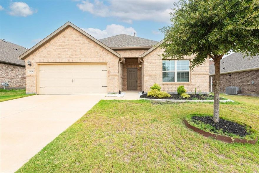 Lovely single story home with 3 bedrooms and a flex room which could  be an office, play area, wellness suite or another bedroom in the heart of McKinney Texas. This open floor plan allows for your imagination to have no limits. Immaculate interior, upgraded kitchen with Granite counters, tile backsplash, vent hood and walk in pantry.  The large island provides wonderful space for entertaining. Enough space for everyone. Carpet in the bedrooms only. Windows have cordless blinds. Relax in this tranquil one owner home.  Gated backyard provides ample space for outdoor living and cooking.  Close by, you will find the joy of Downtown McKinney with amazing restaurants and boutique shopping. Even closer are fabulous local restaurants and shopping. Close to Highway 75, for convenience to commuting.#downtownmckinney#mckinneytexas#singlestoryhome#Raytheon#Dallasrealestate#Mckinneyrealestate