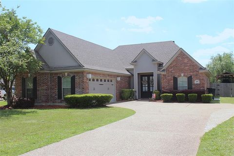 Photo of 496 Brompton Lane, Bossier City, LA 71111 (MLS # 21258745)