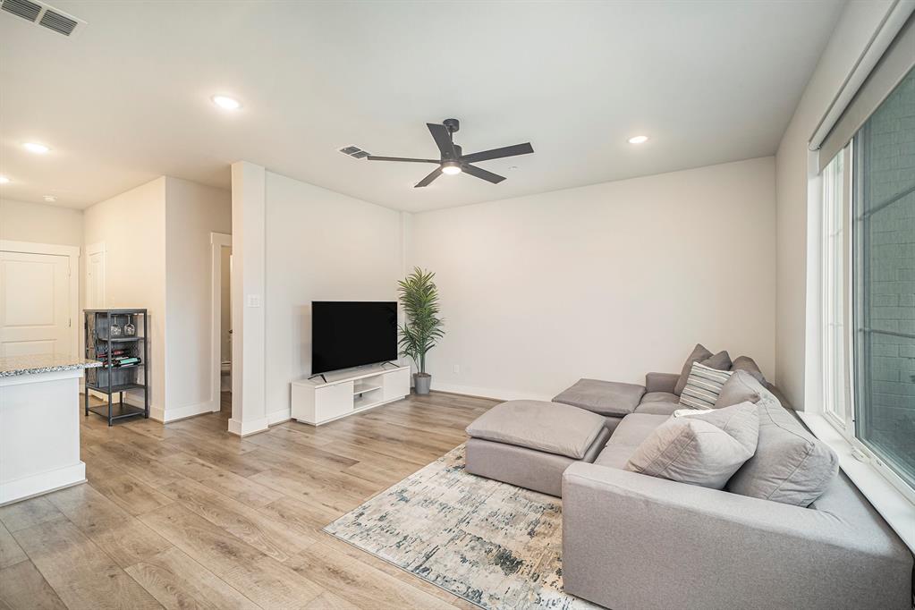 7565 Reis Lane