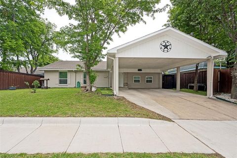 Photo of 625 Kingston Drive, Grand Prairie, TX 75051 (MLS # 21254079)