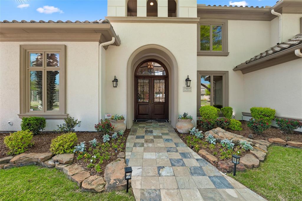 5825 Dove Creek Lane