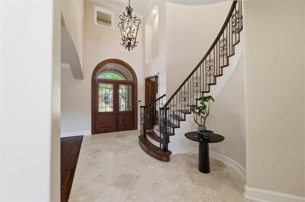 5825 Dove Creek Lane