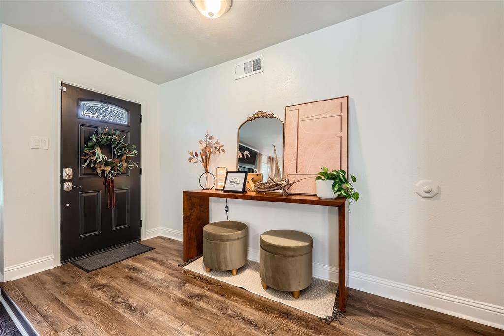 634 Meadowglen Drive