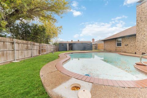 A home in Benbrook