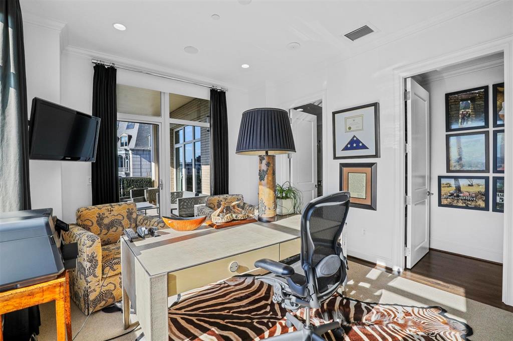 Tower & Regency Row Residence Condo - Residential