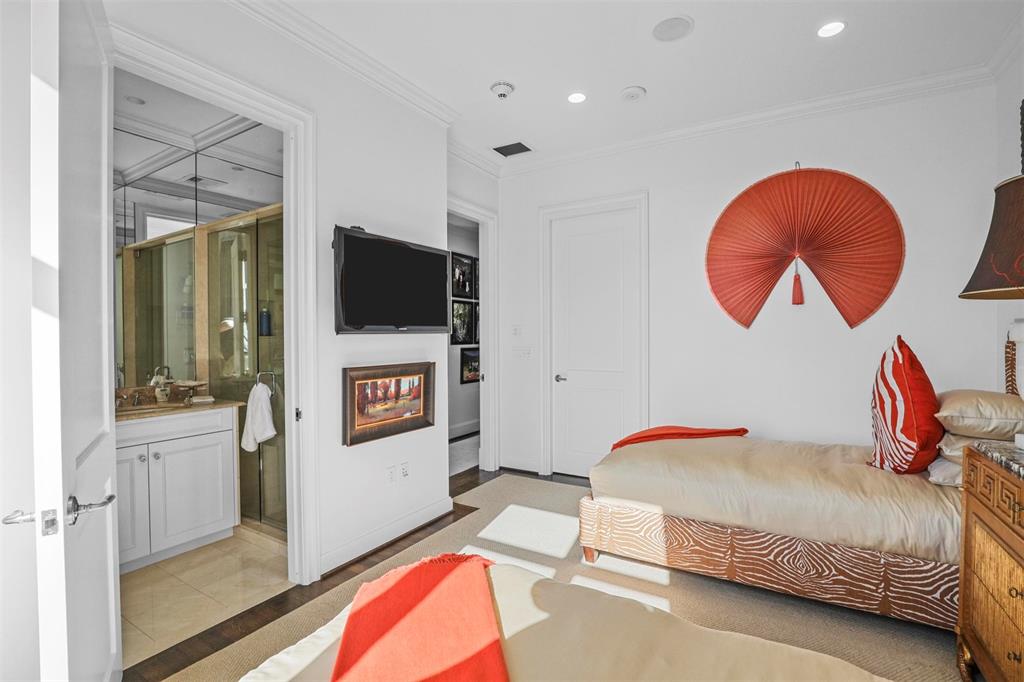 Tower & Regency Row Residence Condo - Residential