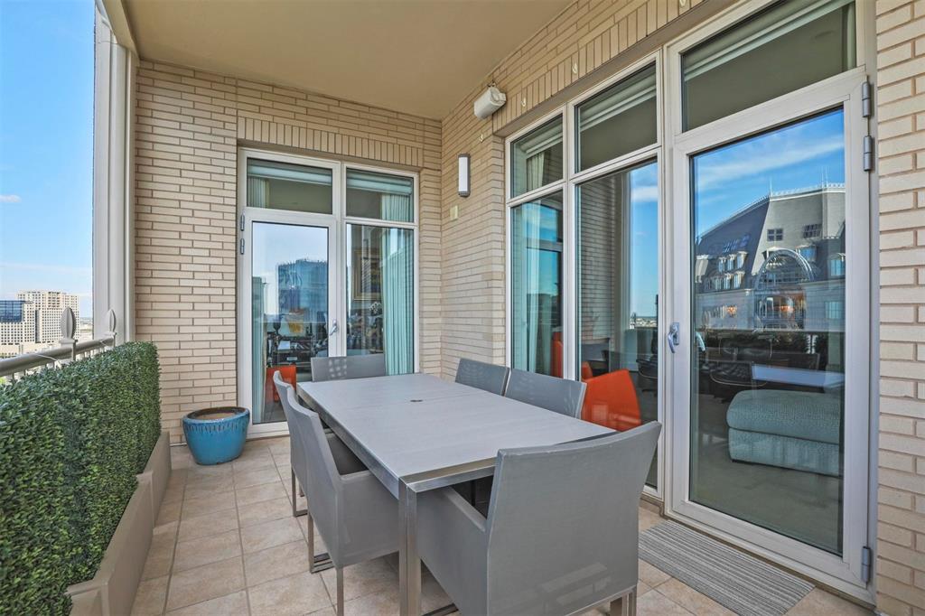 Tower & Regency Row Residence Condo - Residential