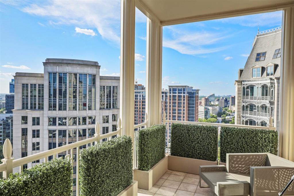 Tower & Regency Row Residence Condo - Residential