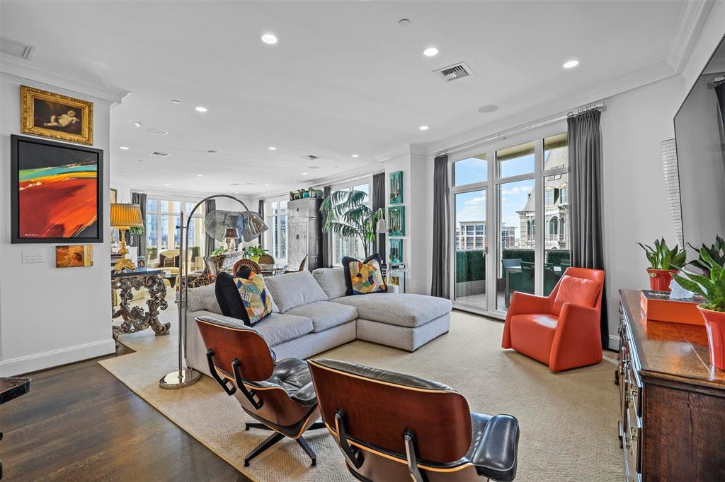 Tower & Regency Row Residence Condo - Residential