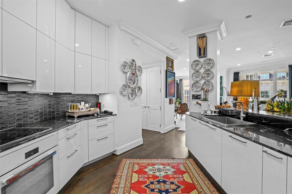 Tower & Regency Row Residence Condo - Residential