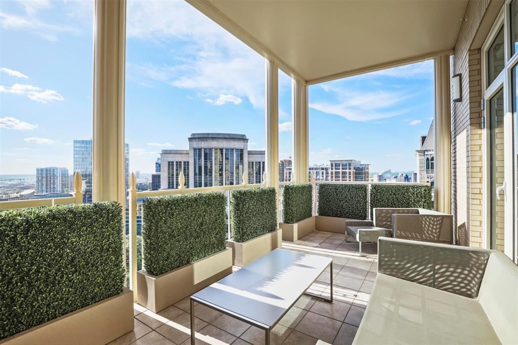 Tower & Regency Row Residence Condo - Residential