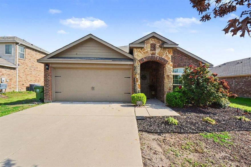 Welcome to this updated 4-bedroom, 2-bathroom one-story home located in the heart of
Seagoville, Texas. This inviting residence showcases updates including a modernized kitchen,
bathrooms, and updated flooring that adds a clean feel to every space. Open functional layout
with kitchen, eat - in space and living room. The extra-large primary suite includes a walk-in closet
and ensuite bathroom. 3 additional bedrooms. Fully enclosed backyard with a storage unit.