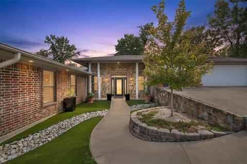 Photo of 1227 Kiowa Drive W, Lake Kiowa, TX 76240 (MLS # 21401712)