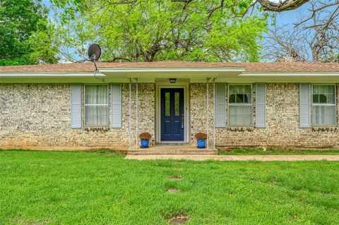 Photo of 311 N Britton Street, Tom Bean, TX 75491 (MLS # 21239819)