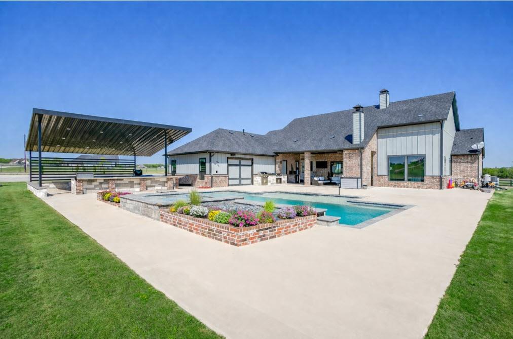 8701 County Road 1129