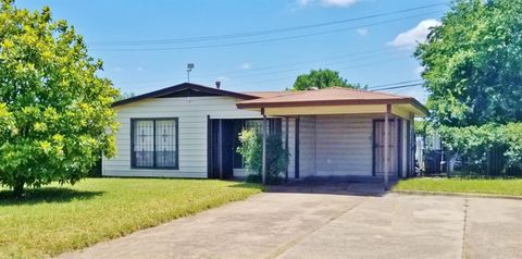Photo of 8224 Campanella Drive, Dallas, TX 75243 (MLS # 21093161)
