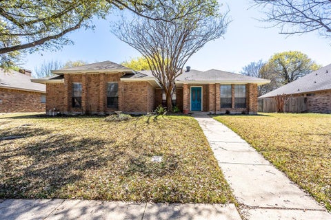 Photo of 509 WISTERGLEN Drive, DeSoto, TX 75115 (MLS # 21388823)