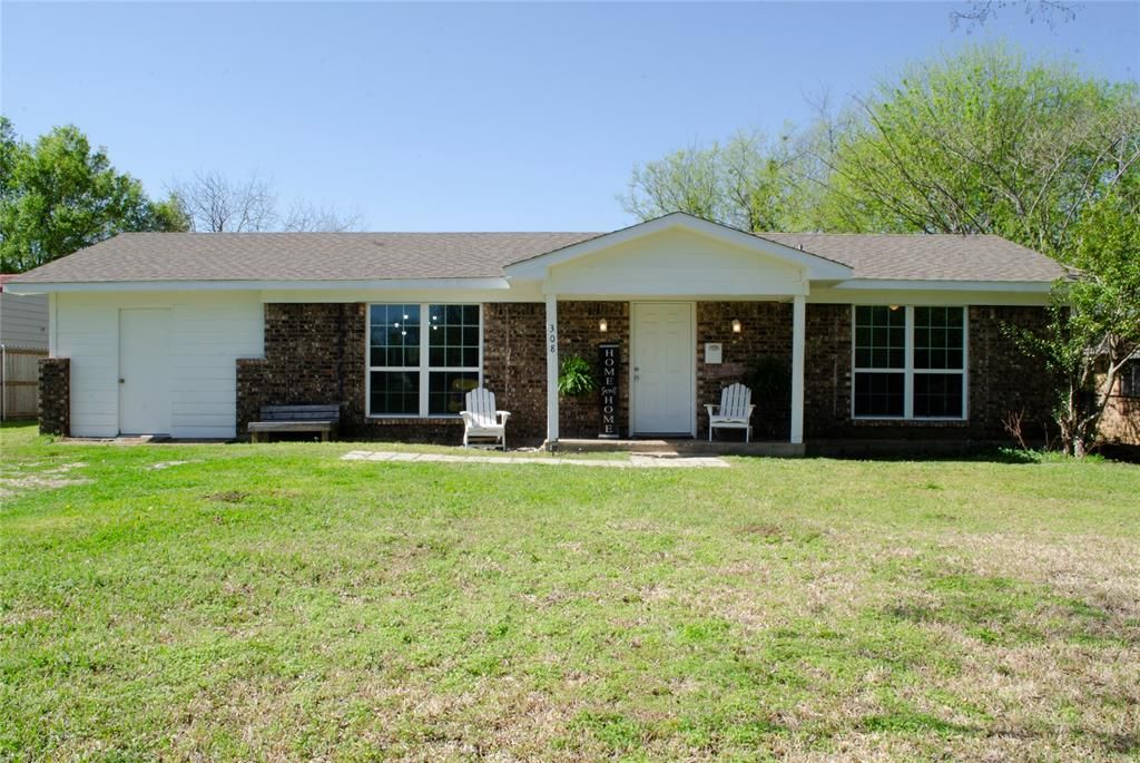 Photo of 308 E Broadmore Avenue, Wills Point, TX 75169 (MLS # 21207580)