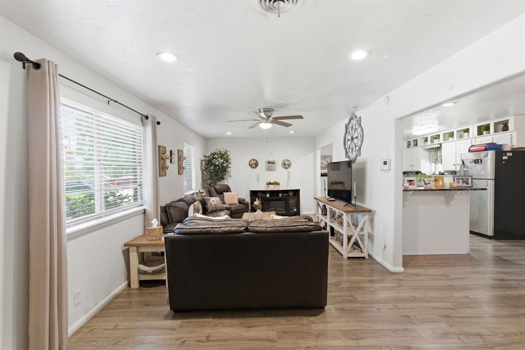 7017 Oakland Lane