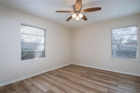 Tiny photo for 4417 Utah Avenue, Dallas, TX 75216 (MLS # 21198334)