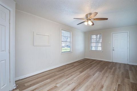 Tiny photo for 4417 Utah Avenue, Dallas, TX 75216 (MLS # 21198334)