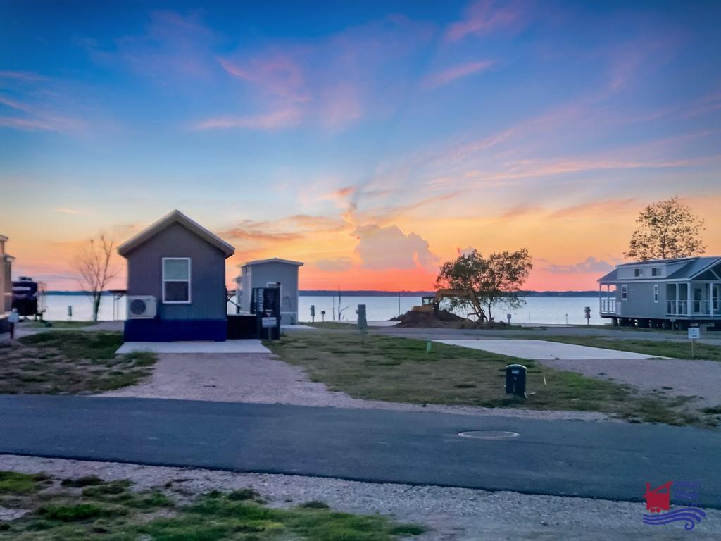 Peninsula Point W2 - Land