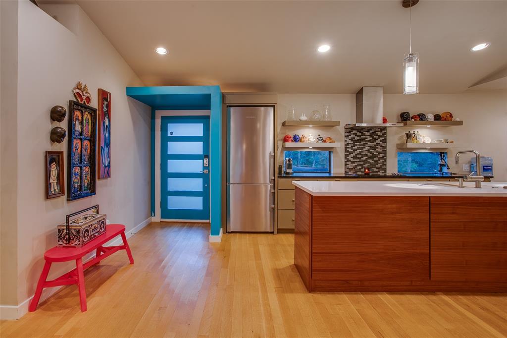 3105 Gladiolus Lane