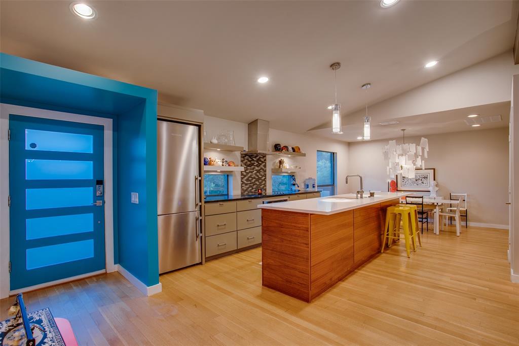 3105 Gladiolus Lane