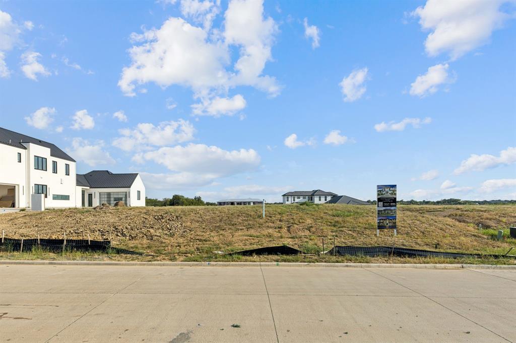 The Hills Of Kingswood - Land