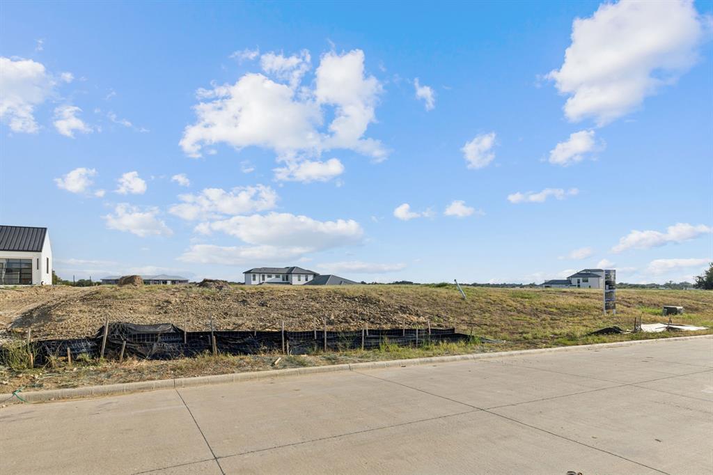 The Hills Of Kingswood - Land