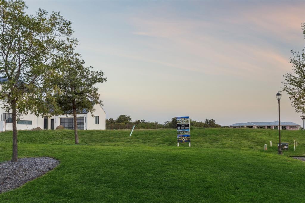 The Hills Of Kingswood - Land