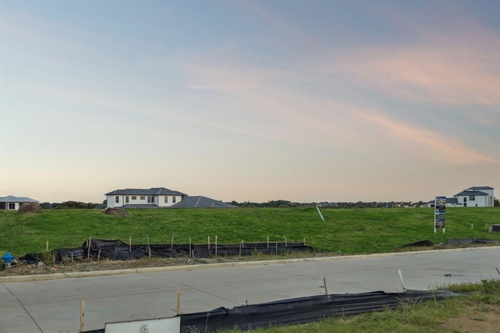 The Hills Of Kingswood - Land