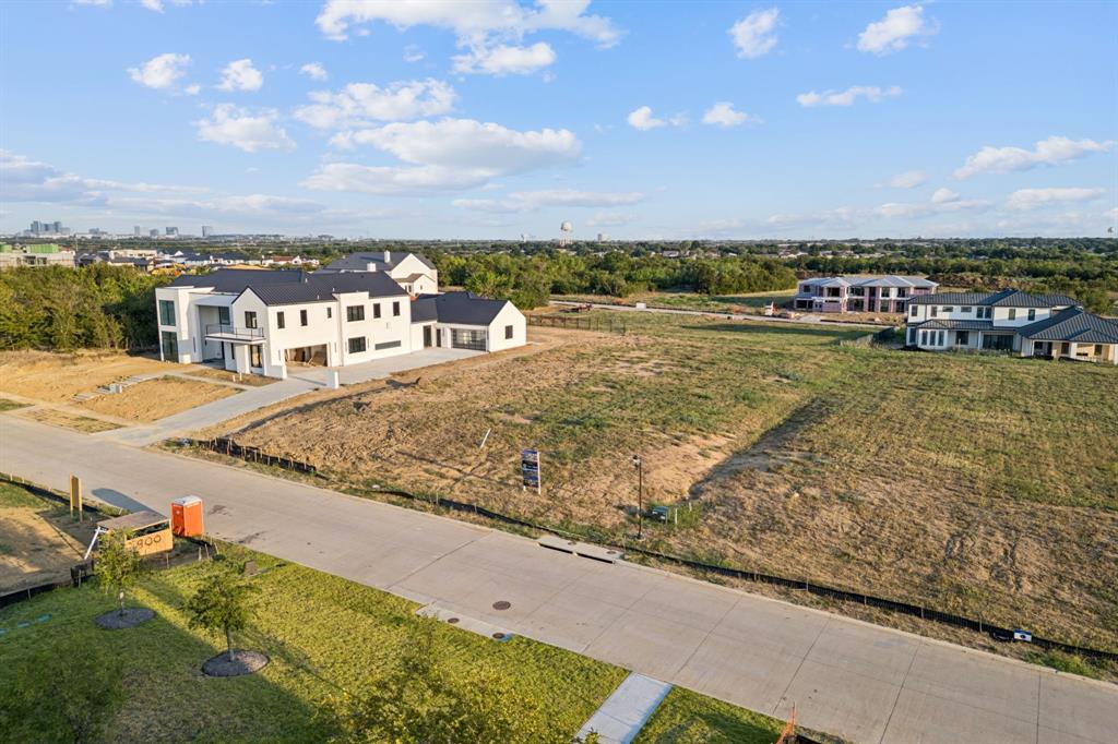 The Hills Of Kingswood - Land