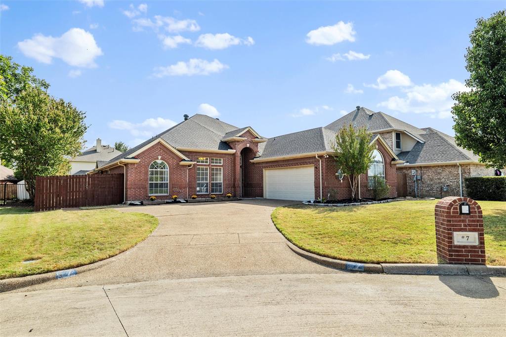 7 Equestrian Court