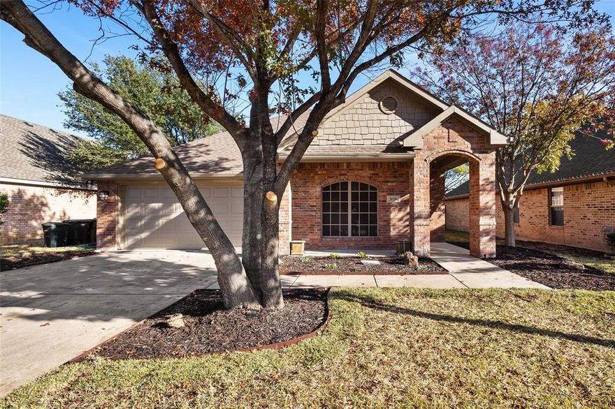 Beautifully updated 4-bedroom home located in a quiet and desirable Fort Worth community. One of the bedrooms is perfectly suited as a dedicated home office, offering great flexibility for remote work or study. The main floor features an open and inviting layout with modern finishes, updated flooring, and plenty of natural light.
Upstairs, you’ll find a spacious game room and a convenient half bathroom—ideal for movie nights, kids’ play, or extra entertaining space. The backyard offers room to relax or personalize to your liking.
This move-in-ready home provides comfortable living with thoughtful updates and a functional layout for any lifestyle.