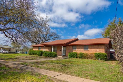 232 S Moseley Street, De Leon, TX 76444 - #: 20559893