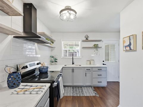 1310 E Lovers Lane Arlington TX 76010