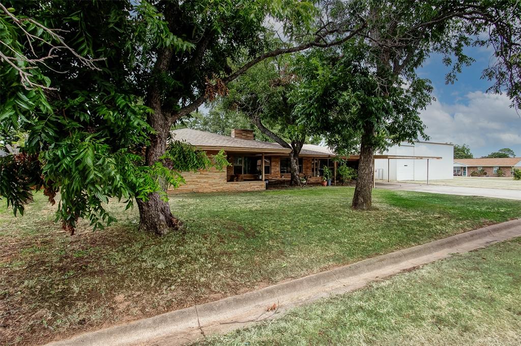 825 Vickie Drive