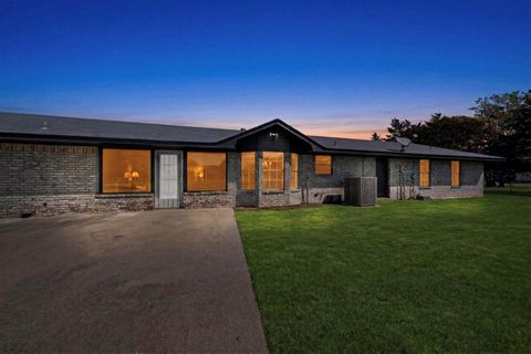 Photo of 529 Morris Lane, Greenville, TX 75402 (MLS # 21235197)