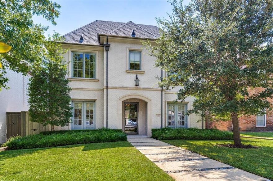 Center block, wide tree-lined street. This spacious 3 story Barnett West Custom Home in Armstrong elementary boasts three living areas (private study) and an open center-hall concept, offering the best floor plan. The gourmet kitchen features center island, breakfast bar, expertly crafted cabinets, high-end appliances, 2 dishwashers and a butlers area with 2 wine chillers and sink. The kitchen with day office connects to a mudroom and a sunlit family room with a tasteful fireplace and wall of windows. High ceilings and quality craftsmanship abound, creating a perfect flow and feel in this University Park gem. The second floor with tall doors, high ceilings and center hall, houses a spacious master suite with a spa-like bathroom and huge closet, along with three large bedrooms with ensuite bathrooms. An upstairs laundry room and game room enhance the family-friendly layout. The 3rd floor with its own ensuite bathroom and closet serves as a full 5th bedroom or workout room.